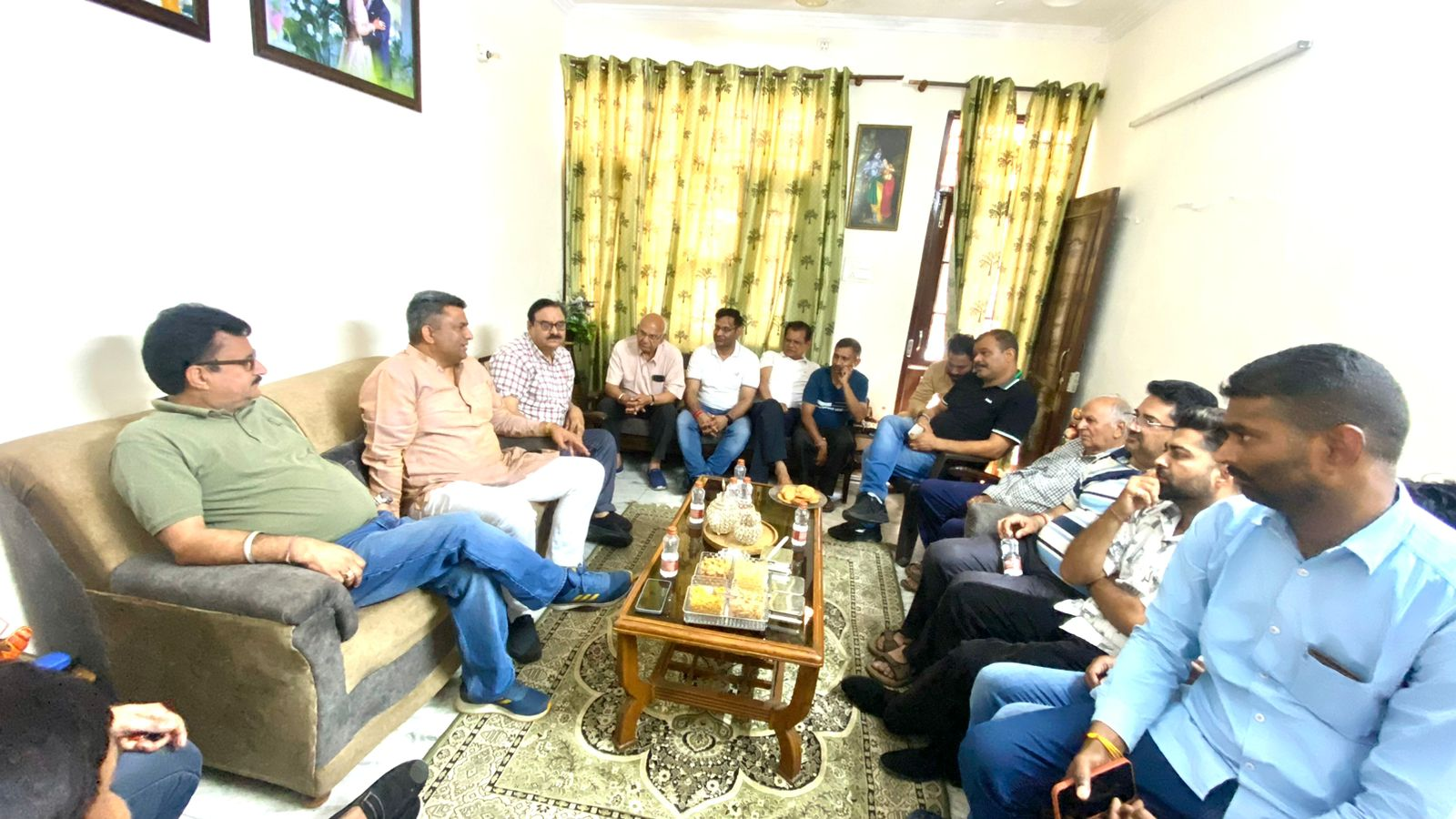 जिलाध्यक्ष संजीव वशिष्ट की अध्यक्षता में भाजपा मोहाली बूथ इंचार्जो की भाजपा नेता रमेश वर्मा के घर हुई बैठक